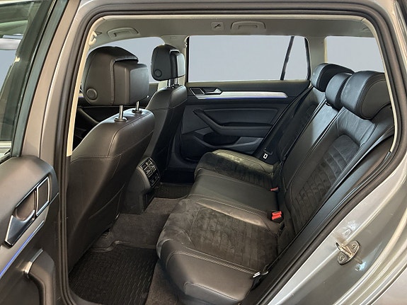 Volkswagen Passat 13 of 19