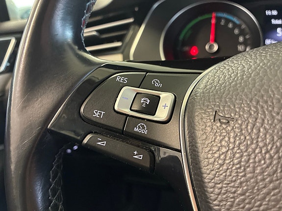 Volkswagen Passat 17 of 19