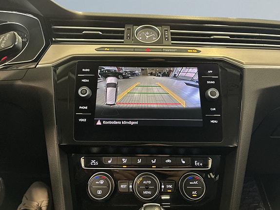 Volkswagen Passat 11 of 19