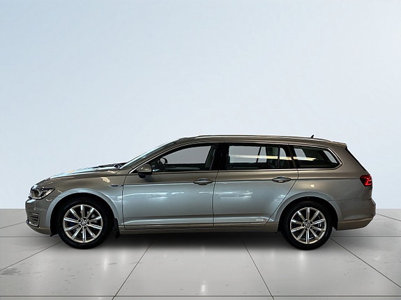 Volkswagen Passat 4 of 19