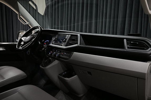 Volkswagen Transporter 26 of 28