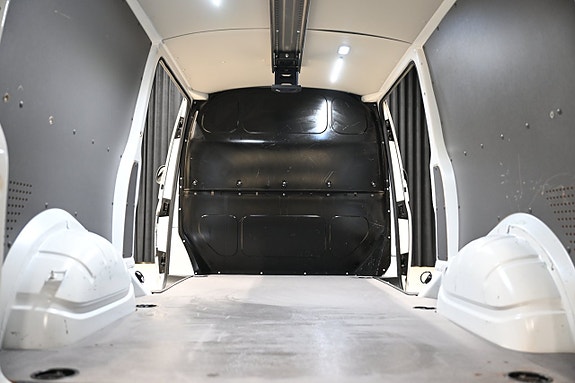 Volkswagen Transporter 8 of 28