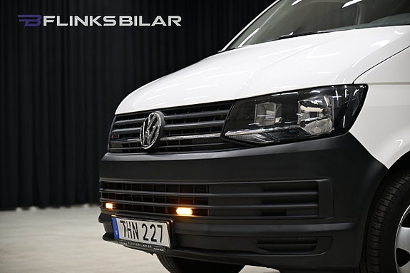 Volkswagen Caravelle 2 of 30