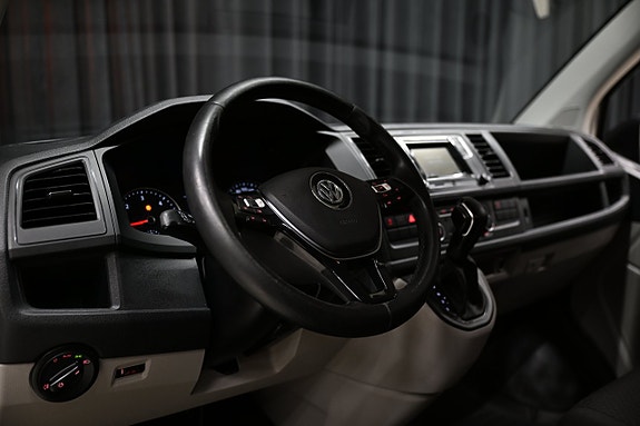 Volkswagen Caravelle 16 of 30