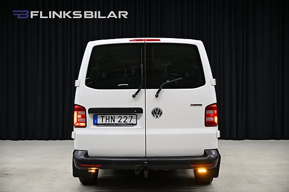Volkswagen Caravelle 9 of 30