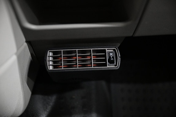 Volkswagen Caravelle 19 of 30