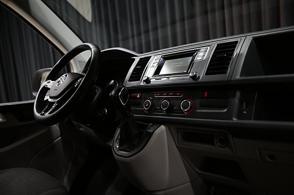 Volkswagen Caravelle 29 of 30