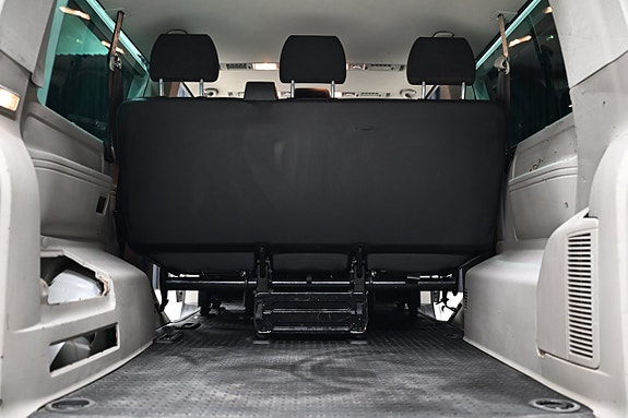Volkswagen Caravelle 14 of 30