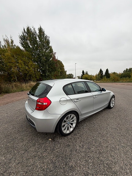 BMW 120i 2 of 9