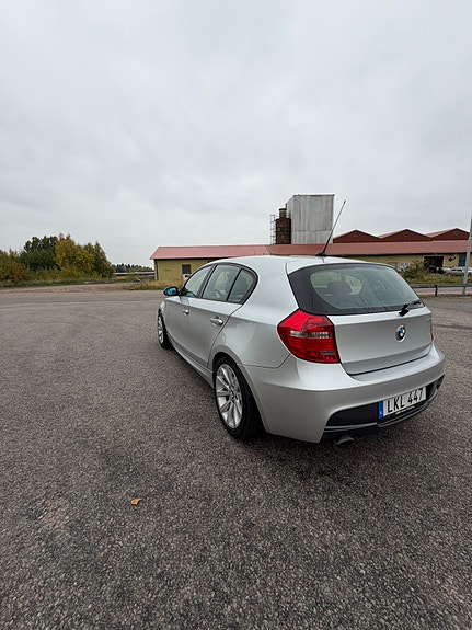 BMW 120i 4 of 9