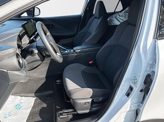 Toyota C-HR 12 of 25