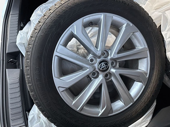 Toyota C-HR 16 of 25
