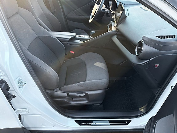 Toyota C-HR 6 of 25