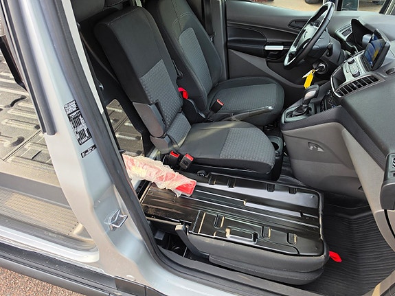 Ford Transit Connect 10 of 18