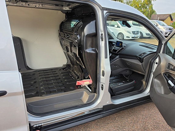 Ford Transit Connect 9 of 18