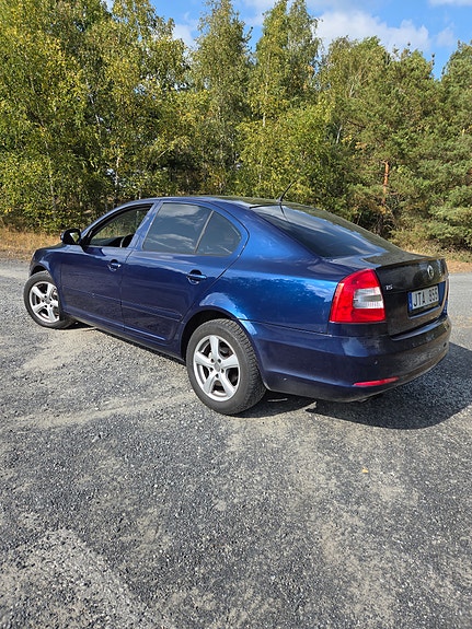 Skoda Octavia 2 of 4