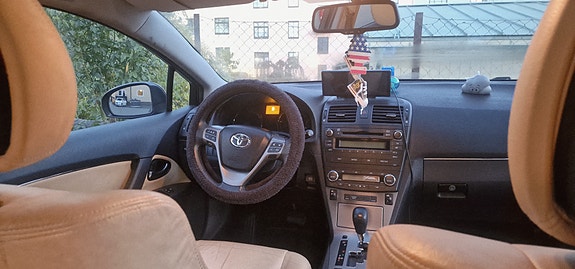 Toyota Avensis 4 of 9