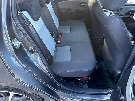 Toyota Yaris 7 of 20