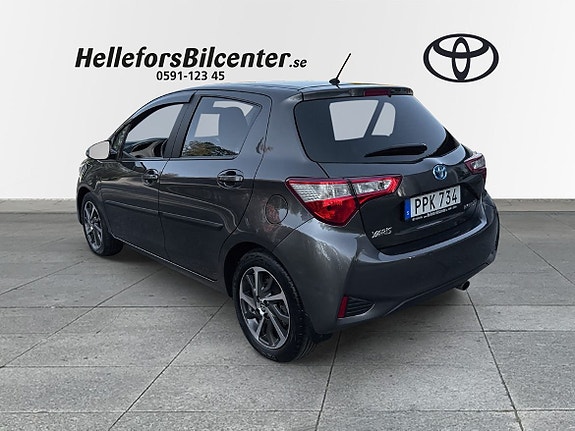 Toyota Yaris 2 of 20