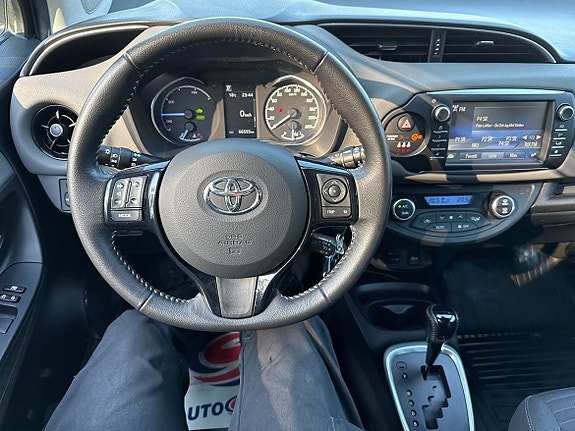 Toyota Yaris 9 of 20