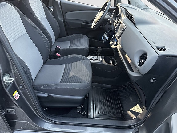 Toyota Yaris 6 of 20
