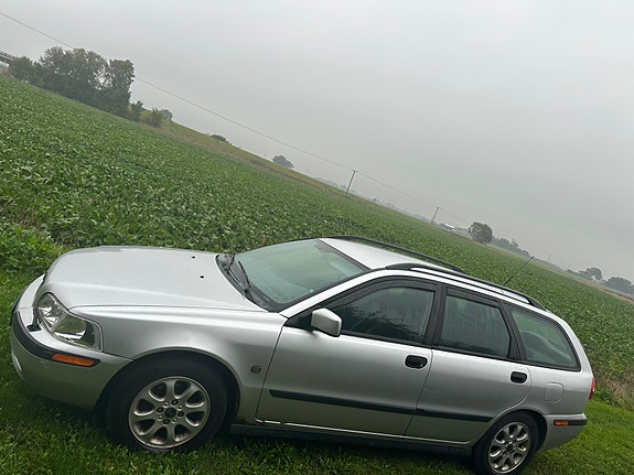 Volvo V40 3 of 7