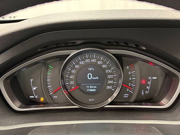 Volvo V40 Cross Country 9 of 20
