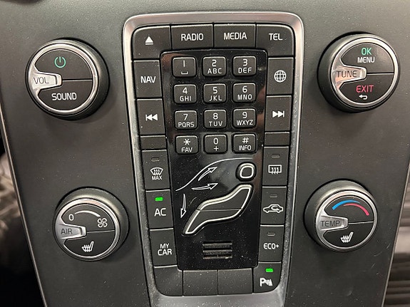Volvo V40 Cross Country 13 of 20
