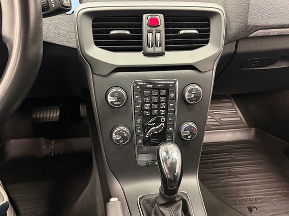 Volvo V40 Cross Country 14 of 20
