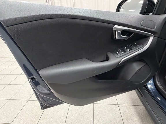 Volvo V40 Cross Country 5 of 20