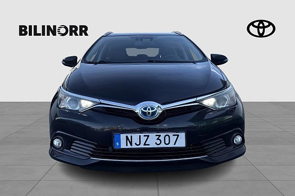 Toyota Auris 3 of 12