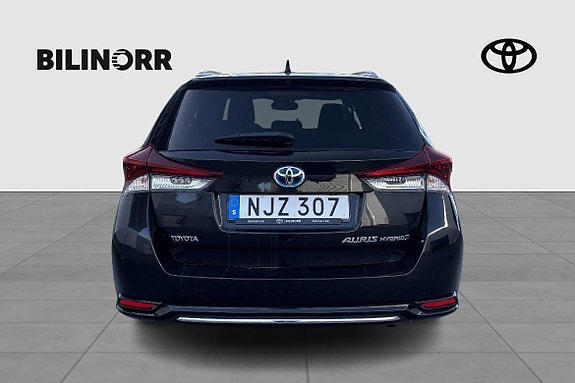 Toyota Auris 6 of 12
