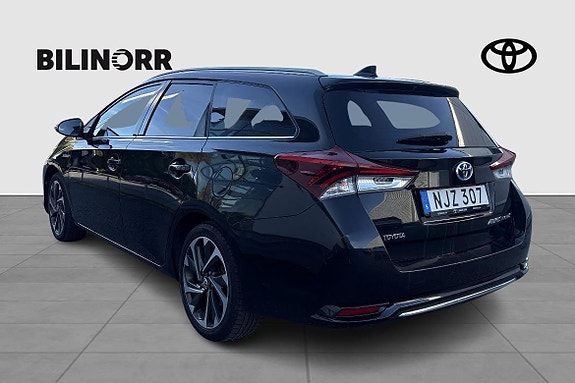 Toyota Auris 5 of 12