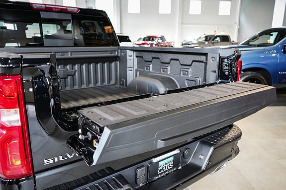 Chevrolet Silverado EV 14 of 30