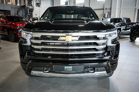 Chevrolet Silverado EV 2 of 30