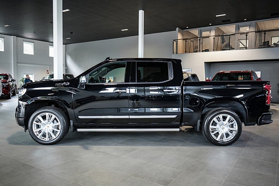 Chevrolet Silverado EV 3 of 30