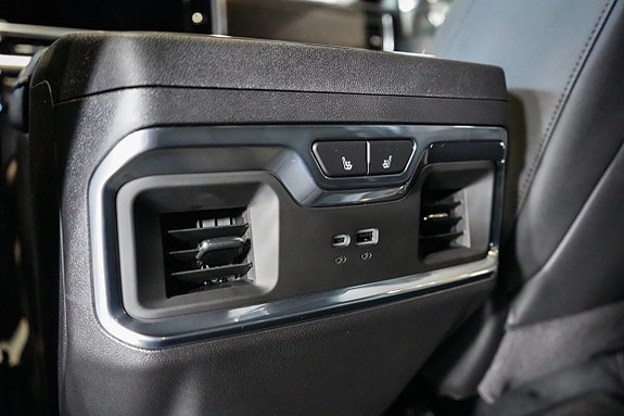 Chevrolet Silverado EV 28 of 30