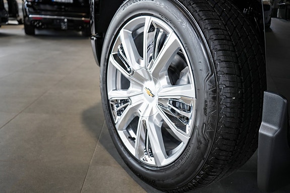 Chevrolet Silverado EV 8 of 30