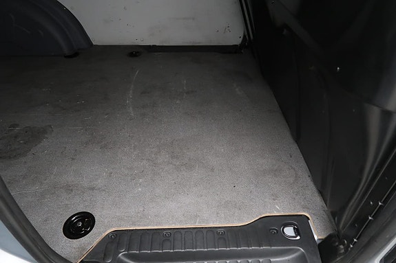 Nissan NV250 5 of 16