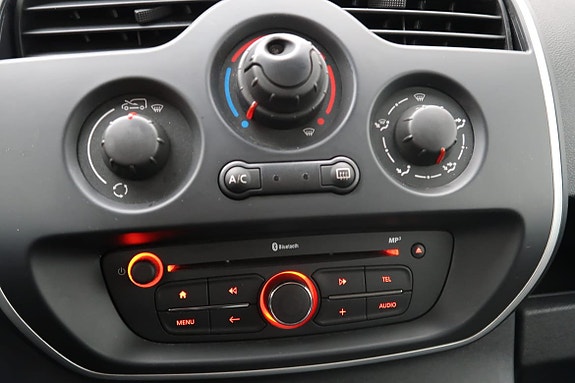 Nissan NV250 14 of 16