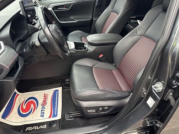 Toyota RAV4 12 of 25
