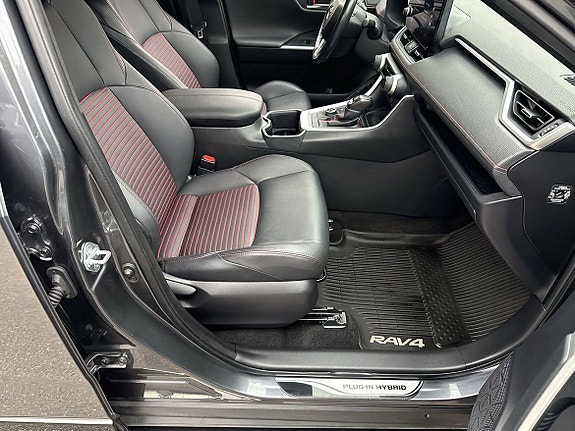 Toyota RAV4 6 of 25