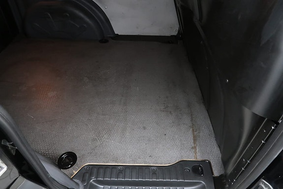 Nissan NV250 5 of 14