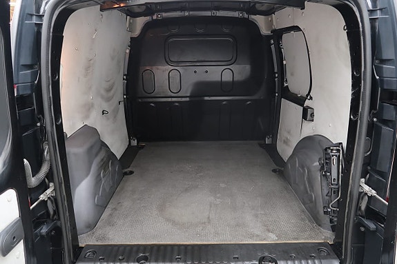 Nissan NV250 4 of 14