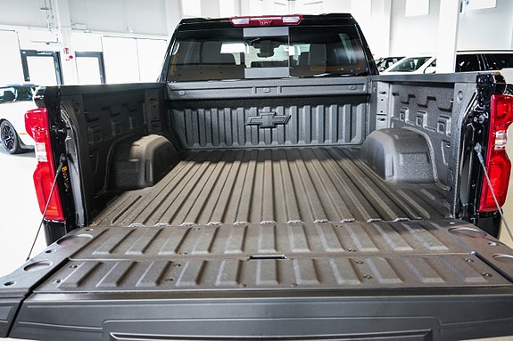 Chevrolet Silverado EV 7 of 30