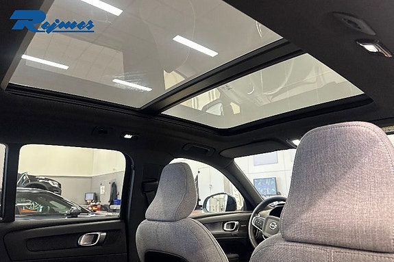 Volvo EX40 15 of 22