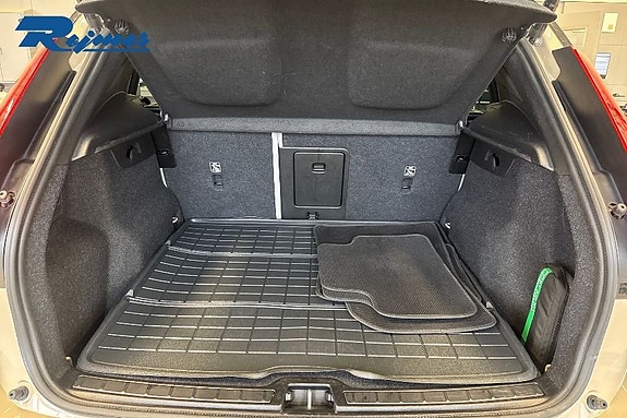 Volvo EX40 16 of 22