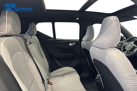 Volvo EX40 13 of 22