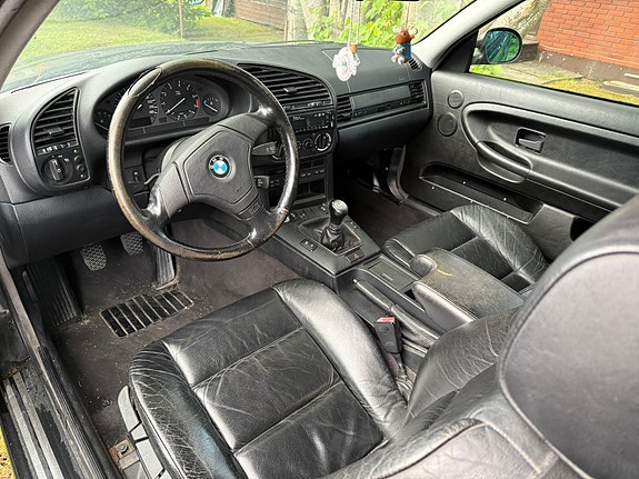 BMW 325i 4 of 4