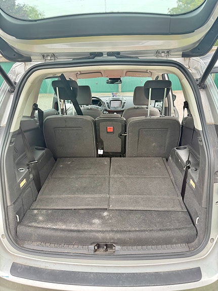 Ford Grand C-MAX 8 of 9